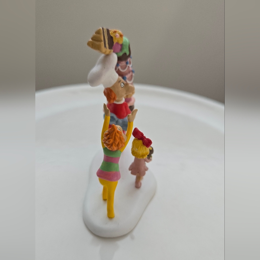 Department 56 - Grinch Who-Ville - Who's with Sweets - Picture 4 of 5